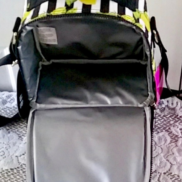 Lunch tote. Lemons!!! Hot item! - Picture 5 of 7